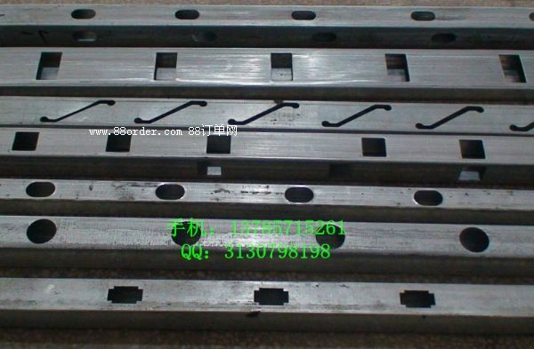 宇通廠家專業(yè)生產(chǎn)百葉窗成型機(jī)