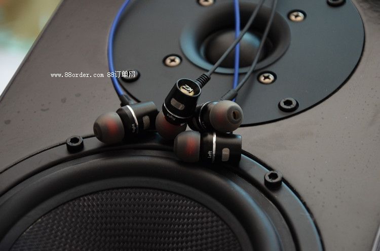 KZ-RX均衡動態(tài)低音入耳式耳機(jī)