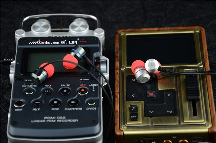 KZ-A1極致調(diào)音全頻動態(tài)入耳式耳機(jī)