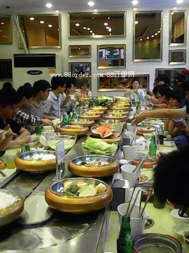 桂平旋轉(zhuǎn)火鍋設(shè)備 回轉(zhuǎn)火鍋設(shè)備 轉(zhuǎn)轉(zhuǎn)火鍋設(shè)備廠家