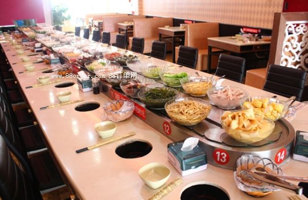 沂南旋轉(zhuǎn)小火鍋設(shè)備 回轉(zhuǎn)自助火鍋設(shè)備 自助自助火鍋設(shè)備廠家