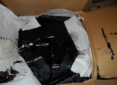 裝在箱內(nèi)的用防潮紙包著的柔性填料